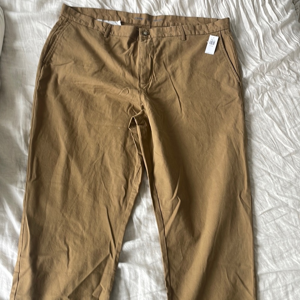 Old Navy Athletic Ultimate Built-In Flex khaki Chino Pants for Men NWT 44x36,XXL